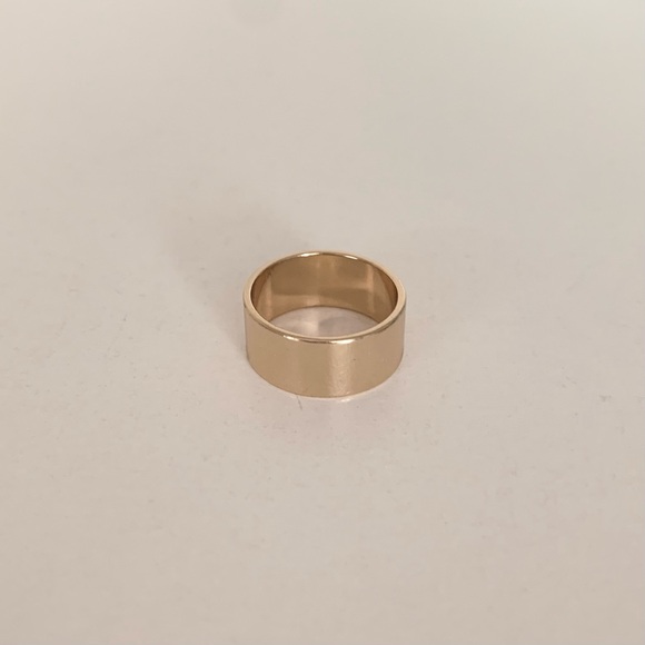 Thick gold band ring comes in a pouch - Picture 2 of 12